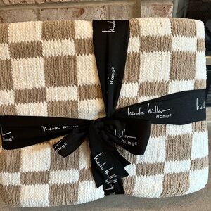 Nicole Miller Twin XL blanket - NWT